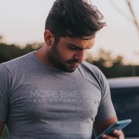 Camiseta Sense Bike Time Screen Time Cinza